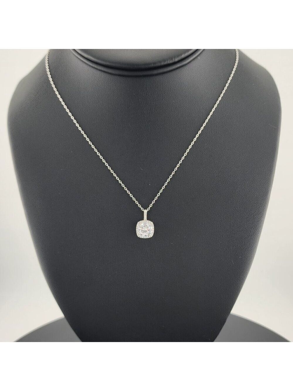 New 925 Silver White Gem Necklace – Classic & Eye-Catching Design